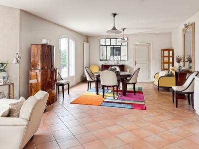 Maison - 250 m² - 7 pièces