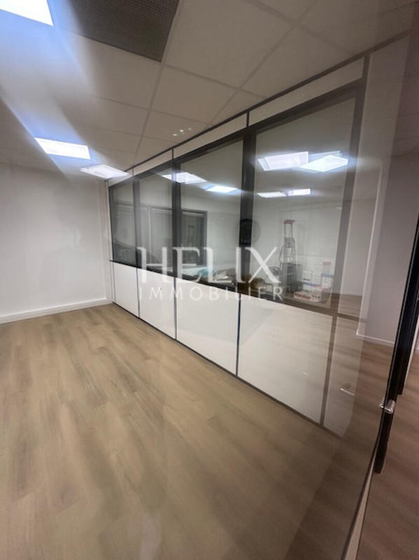 Bureau - 96 m² - 3 pièces