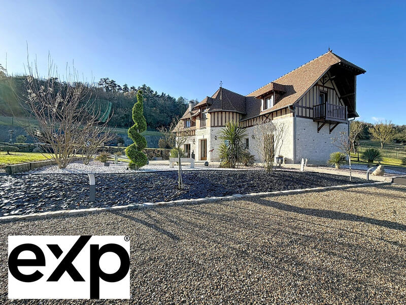 Maison traditionnelle - 267 m² - 8 pièces