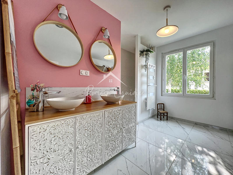 Maison - 140 m² - 5 pièces