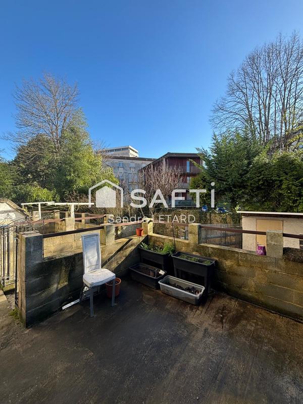 Maison - 221 m² - 9 pièces