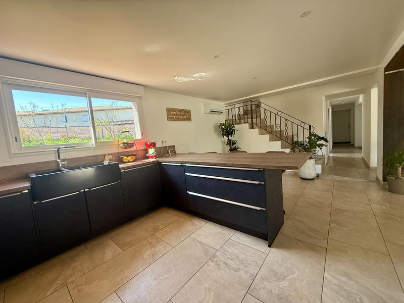 Villa - 194 m² - 9 pièces