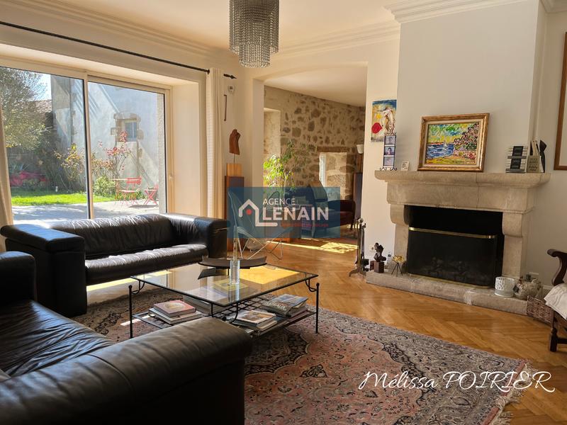 Maison - 241 m² - 9 pièces