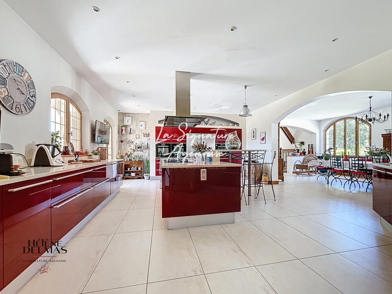 Maison - 520 m² - 8 pièces