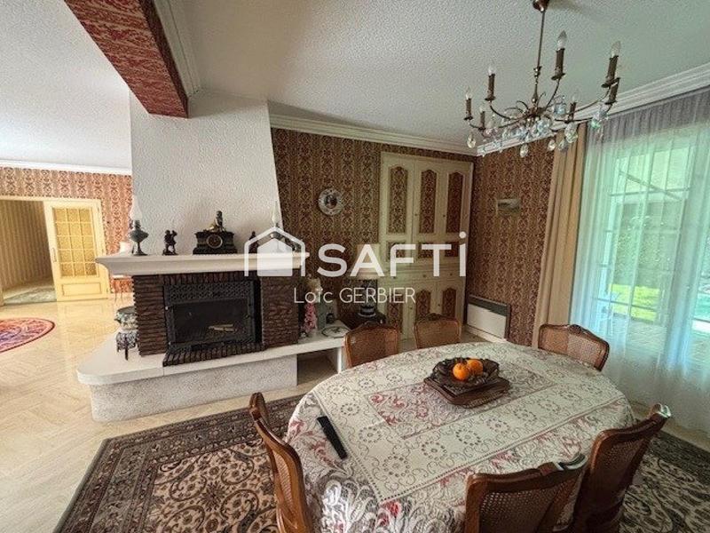 Maison - 360 m² - 10 pièces