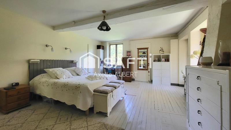 Maison - 213 m² - 8 pièces