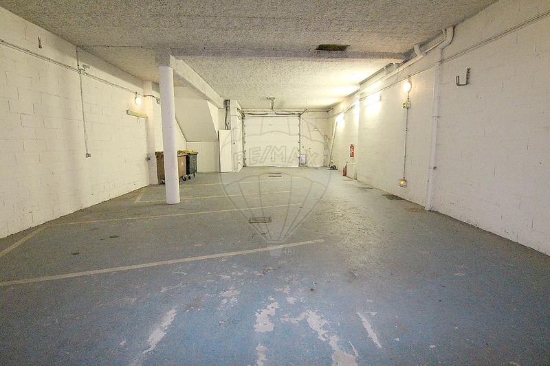 Local commercial - 322 m² - 4 pièces