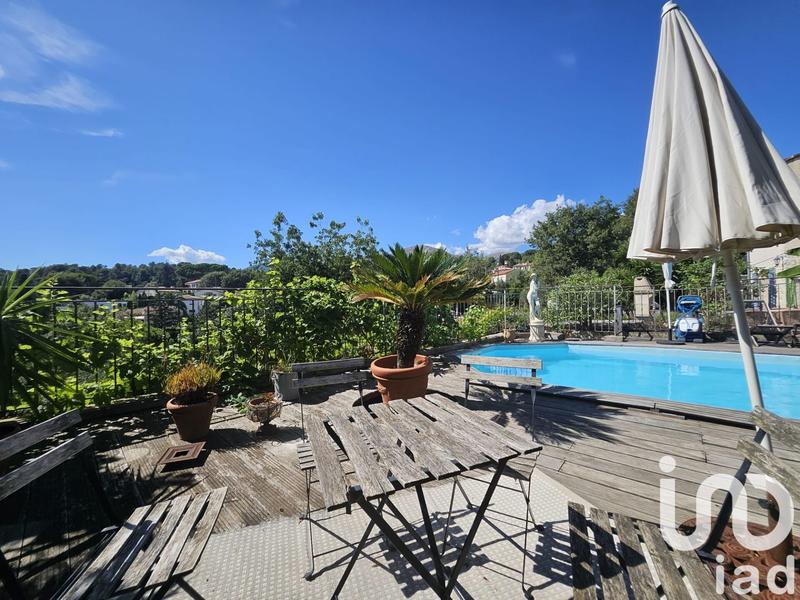 Maison - 323 m² - 12 pièces