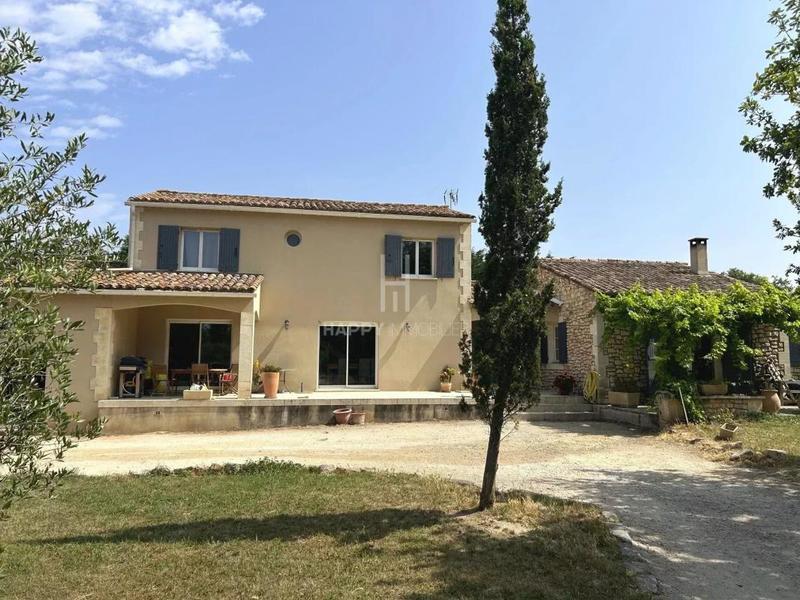 Maison - 250 m² - 7 pièces