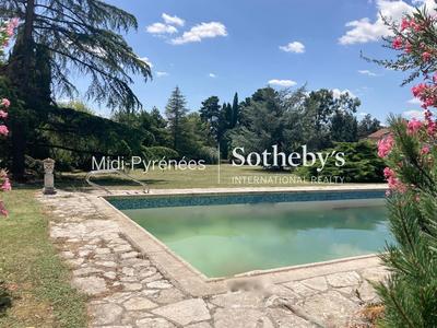 Maison - 242 m² - 6 pièces