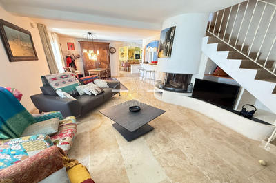 Maison - 252 m² - 8 pièces