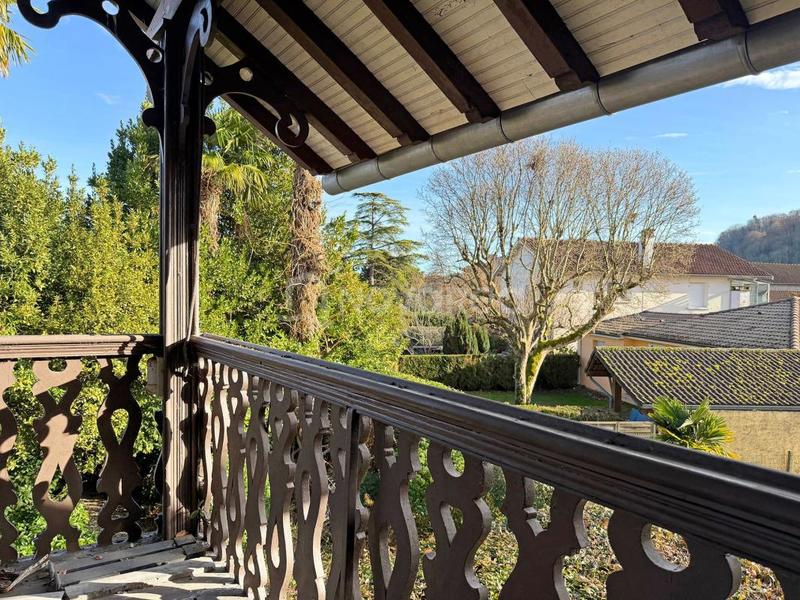 Maison - 270 m² - 10 pièces