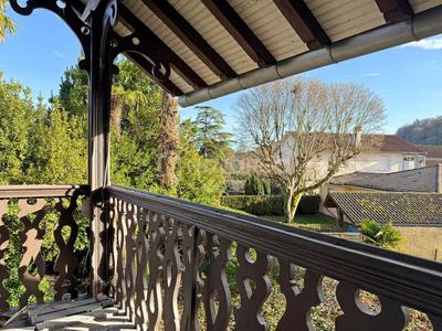 Maison - 270 m² - 10 pièces