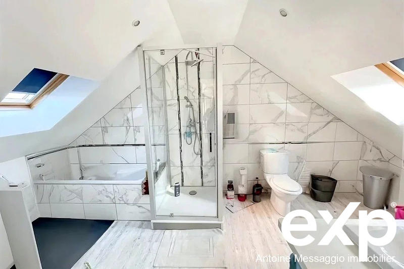 Maison - 163 m² - 9 pièces