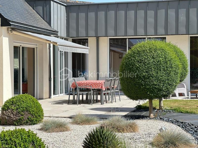 Maison - 305 m² - 8 pièces