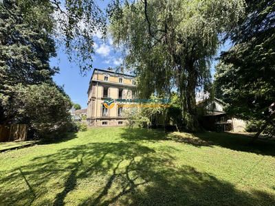 Maison - 468 m² - 10 pièces