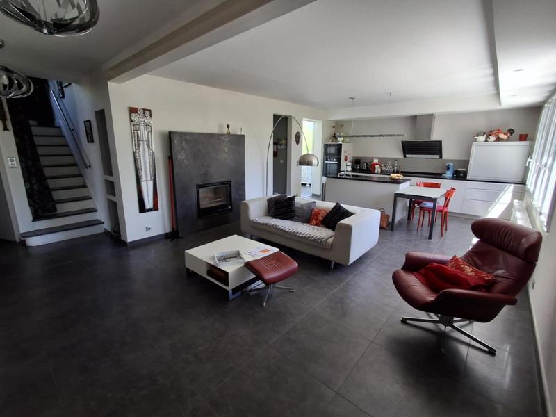 Maison - 219 m² - 6 pièces