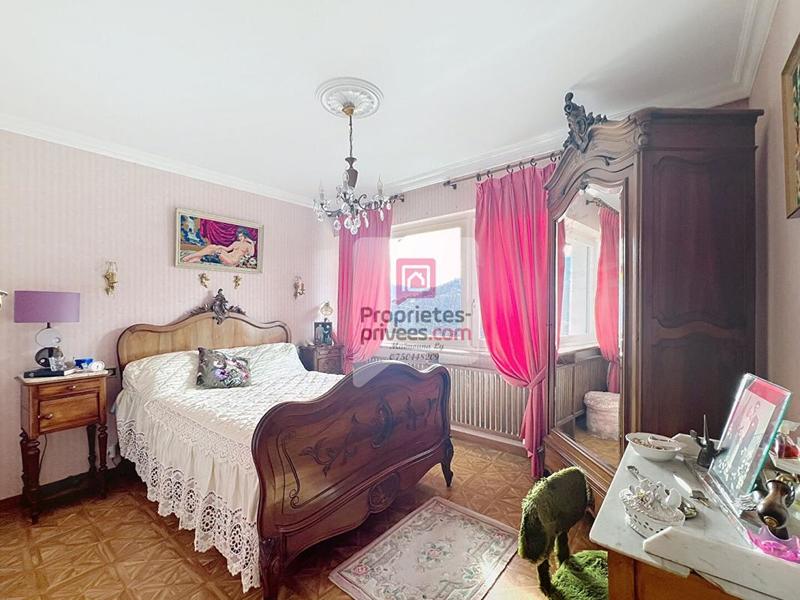 Maison - 323 m² - 7 pièces