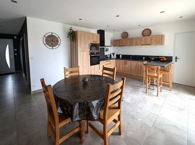 Maison - 93 m² - 6 pièces