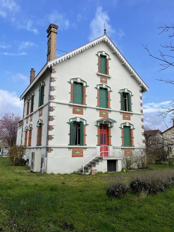 Maison traditionnelle - 153 m² - 7 pièces