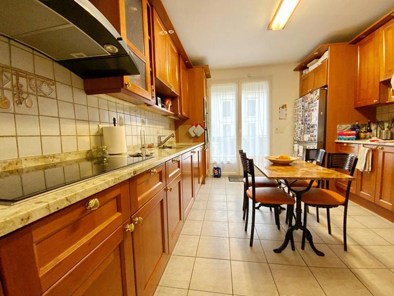 Maison - 250 m² - 6 pièces