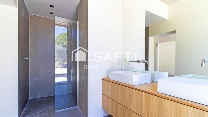 Maison - 270 m² - 5 pièces