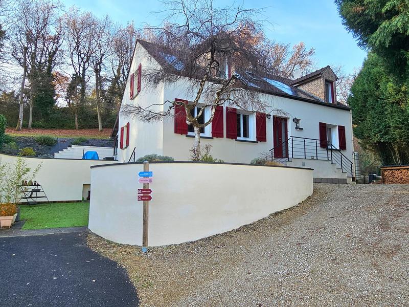 Maison - 245 m² - 8 pièces