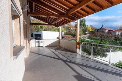 Maison - 218 m² - 9 pièces