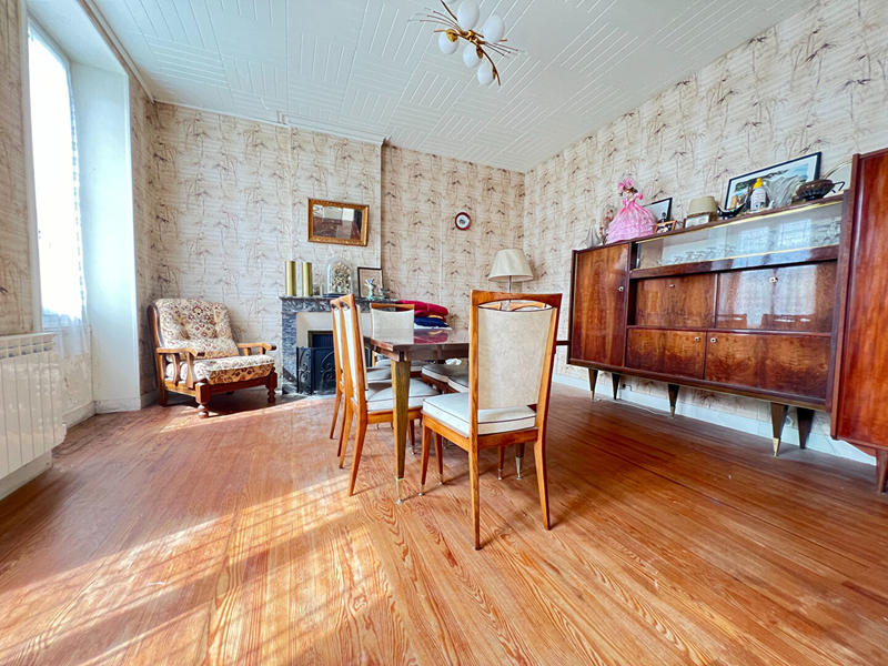 Maison - 225 m² - 9 pièces