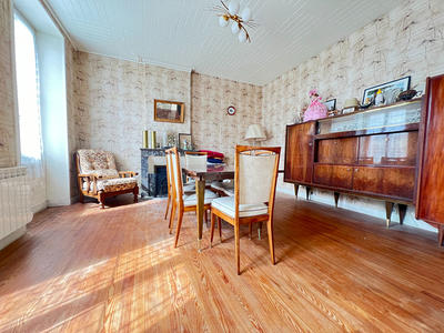 Maison - 225 m² - 9 pièces