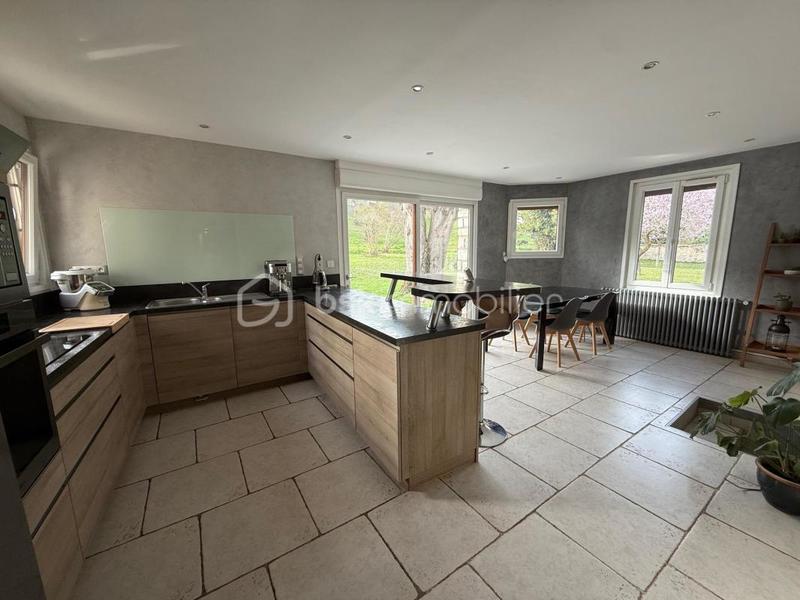 Maison traditionnelle - 139 m² - 6 pièces