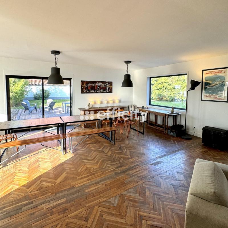 Maison - 410 m² - 12 pièces