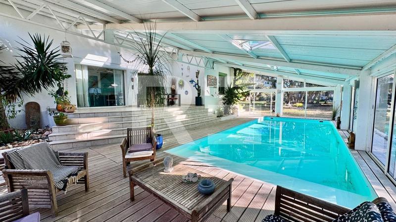 Maison - 217 m² - 7 pièces