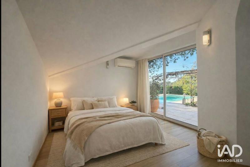 Maison - 215 m² - 5 pièces