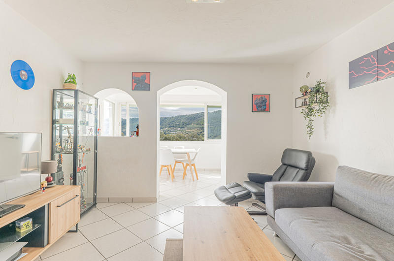 Maison - 205 m² - 9 pièces