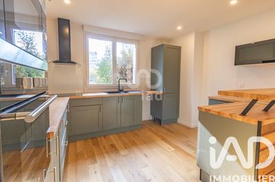 Maison de ville - 216 m² - 13 pièces