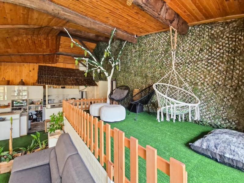 Maison - 230 m² - 6 pièces