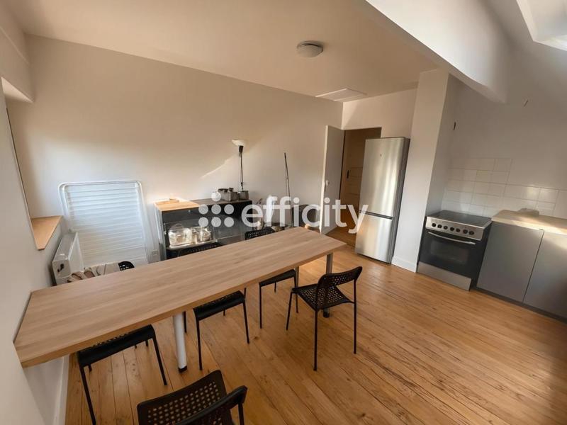 Maison - 208 m² - 11 pièces