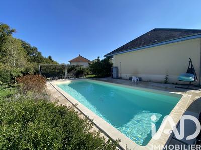 Maison - 140 m² - 5 pièces