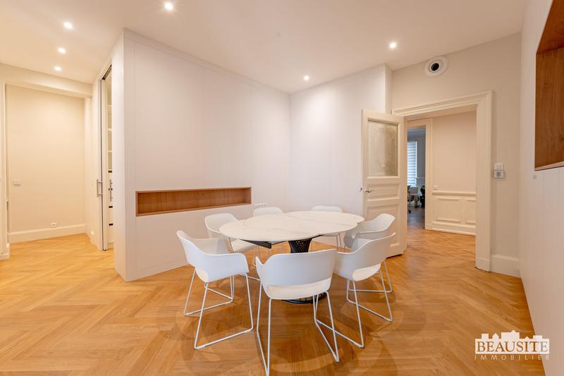 Local d'activités - 145 m² - 5 pièces