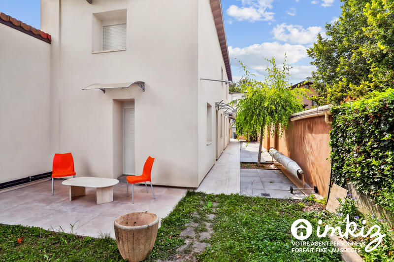 Maison - 285 m² - 10 pièces