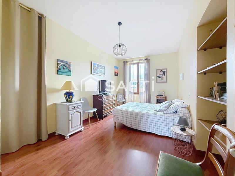 Maison - 221 m² - 8 pièces