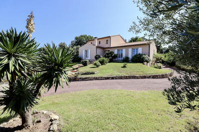 Maison - 251 m² - 11 pièces