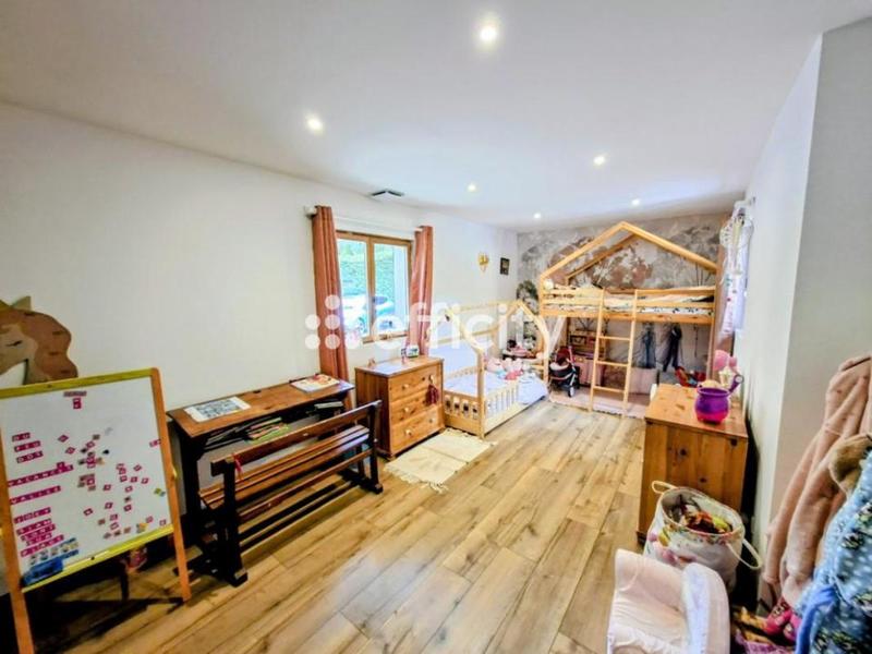 Demeure - 262 m² - 12 pièces