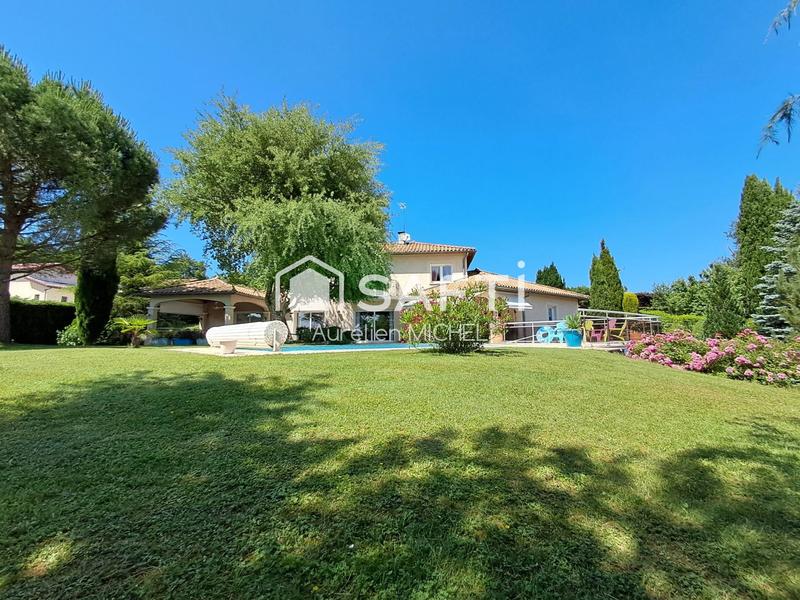 Maison - 258 m² - 7 pièces