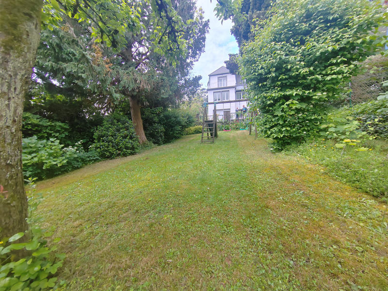 Maison - 212 m² - 8 pièces