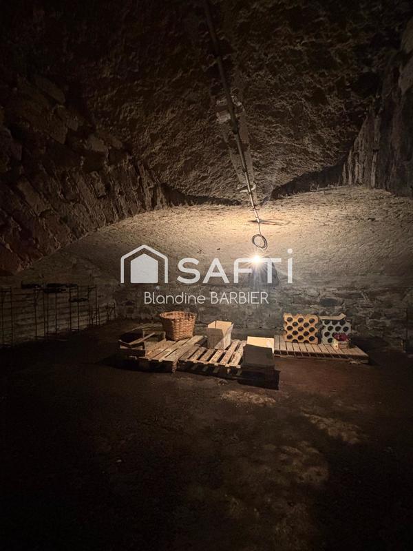 Maison - 220 m² - 9 pièces