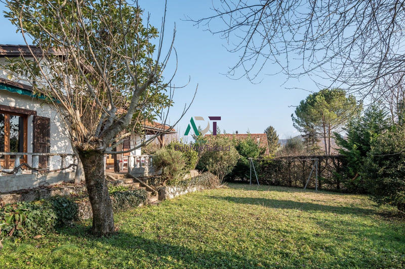 Maison - 187 m² - 8 pièces