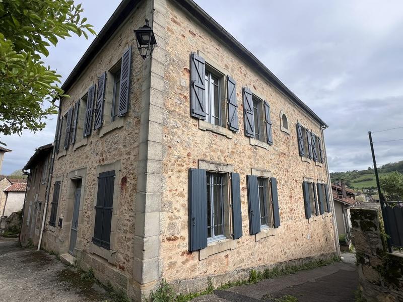 Maison - 220 m² - 8 pièces