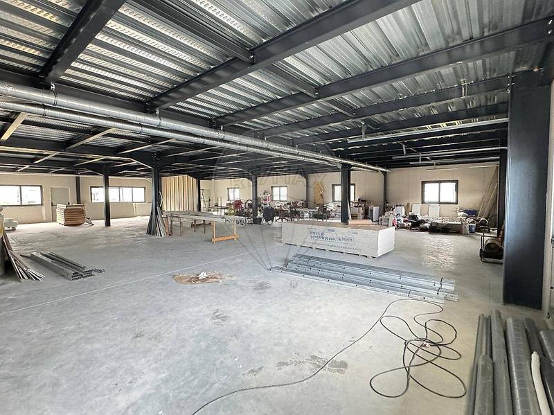 Local commercial - 700 m² - 1 pièce